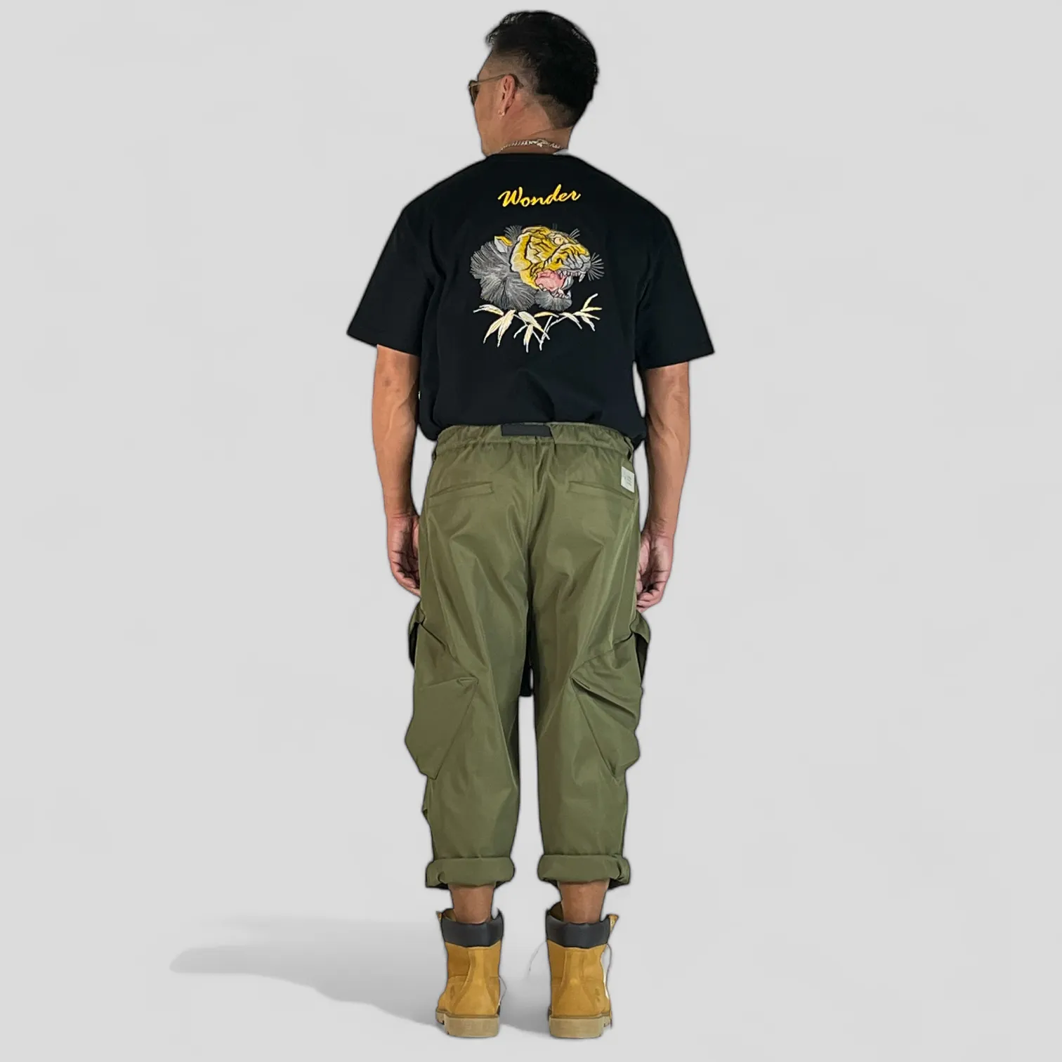 Baggy fit 3-D pocket cargo pants with belt